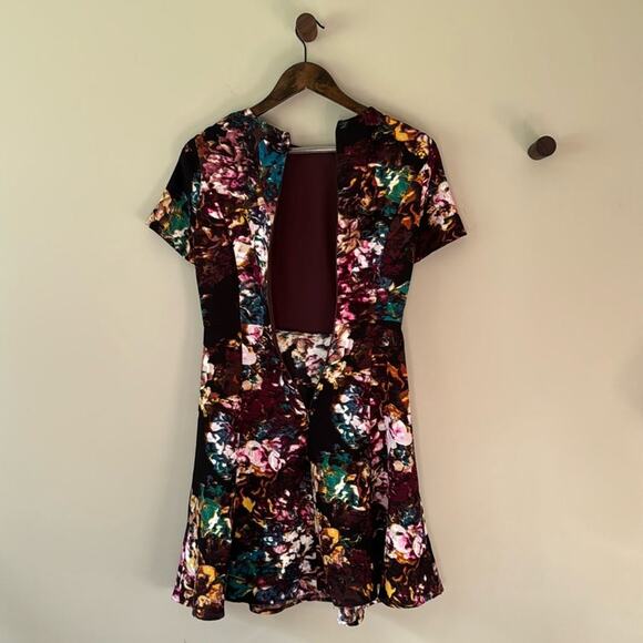 WHO WHAT WEAR EDGY MULTICOLORED SHORT SLEEVE FLORAL SKATER DRESS SIZE XS - Picture 3 of 8